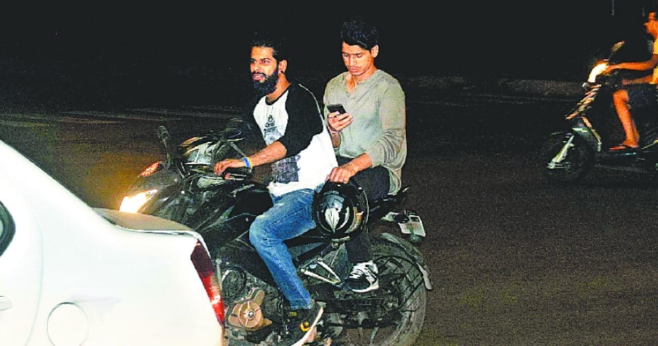 Flaws of traffic rules on indian roads by people