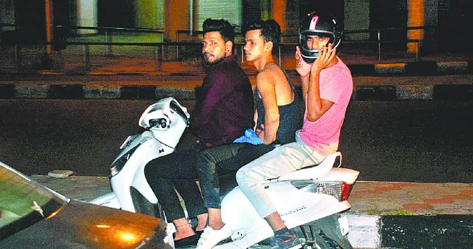 Flaws of traffic rules on indian roads by people