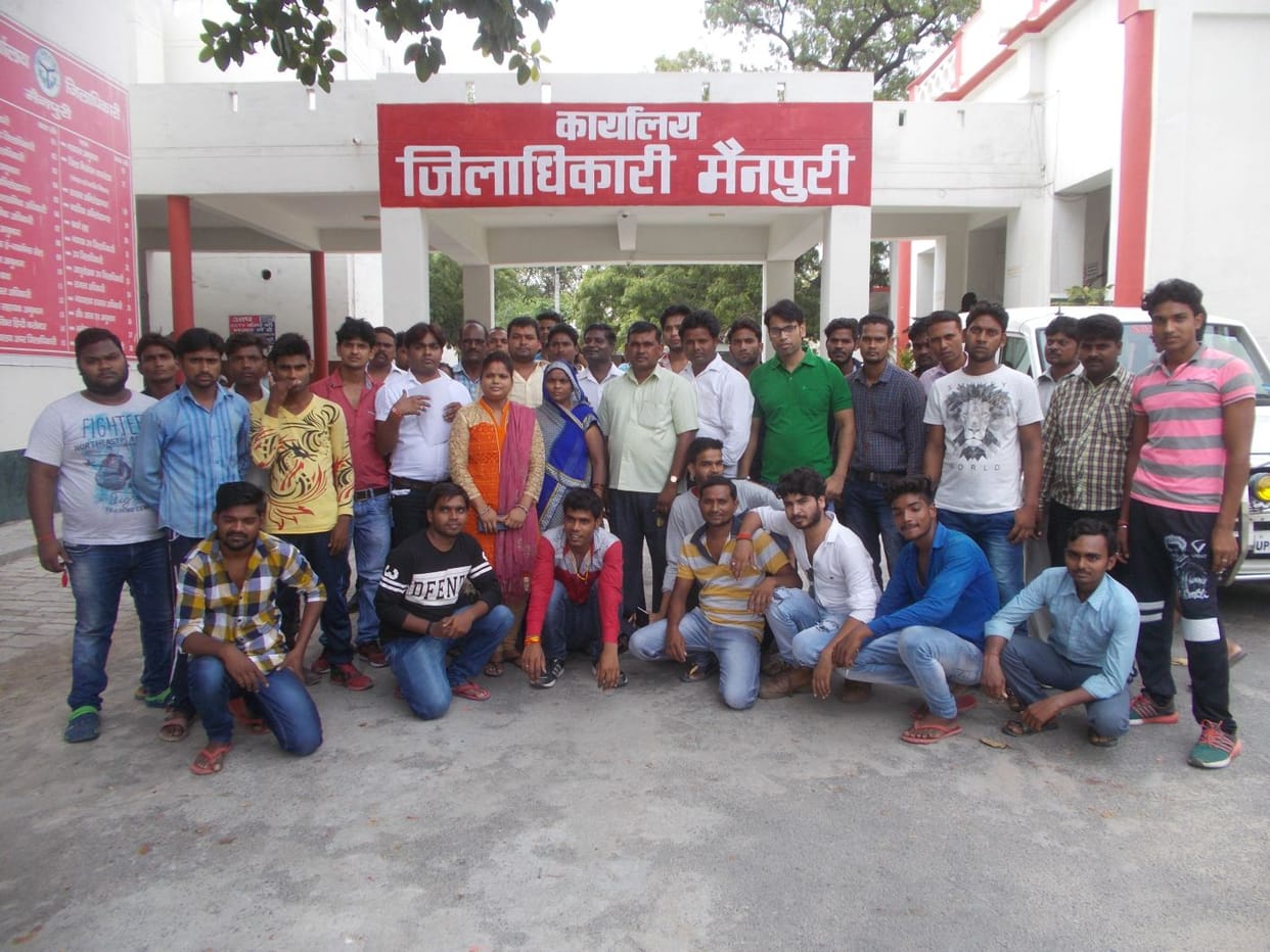 चालक की पत्नी ने पूर्व बीएसए पर लगाए आरोप