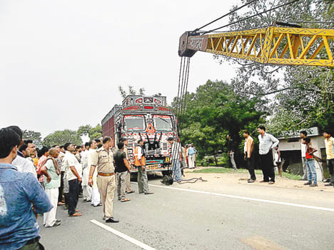 Youth killed, 12 injured in uncontrollable truck collision