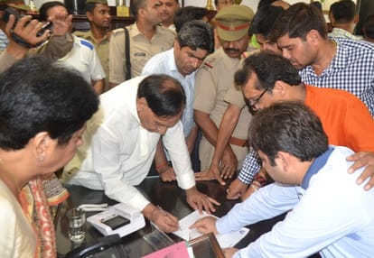 Home Minister Yakub Qureshi's house raid