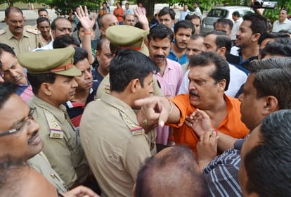 Home Minister Yakub Qureshi's house raid
