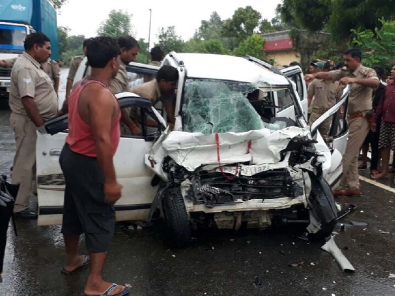 seven died in an accident in pratapgarh.