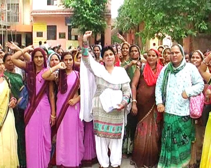 Crisis on nutrition from GST anganwadi workers handed over memorandum to the collector 