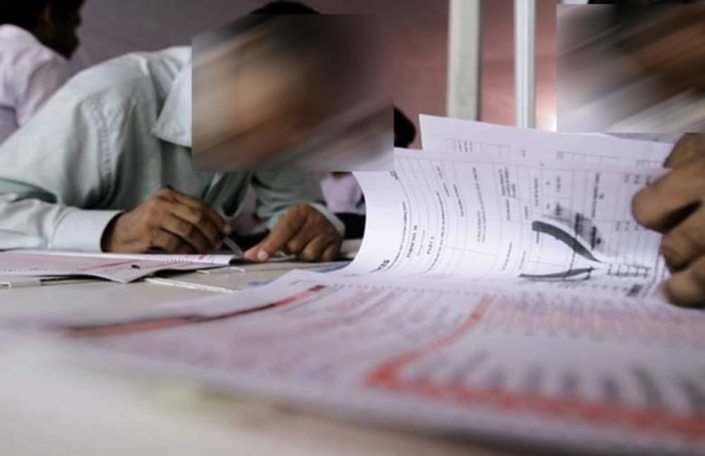 head clert arrested for taking bribe