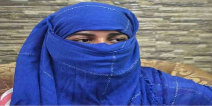 girl threatened for acid attack by miscreant