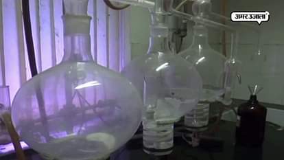 SMELL BOMB BEING MADE IN KANNAUJ FOR STONE PELTERS 