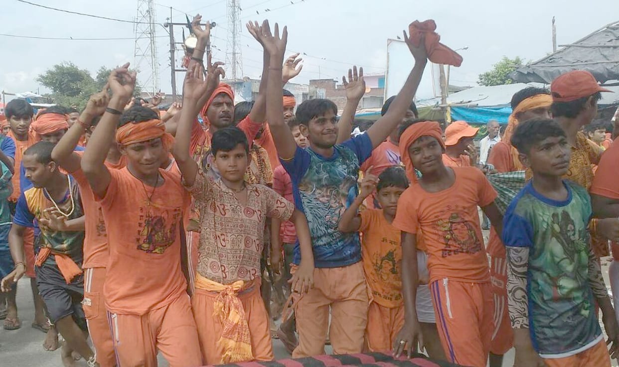 bam-bam bhole ke jayaghosh se goonja kachhala gangaaghaat