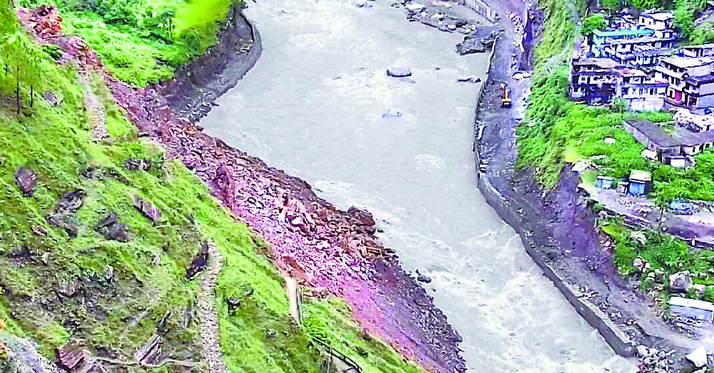 Threat to the village of Nepal by the wreckage of Khotila