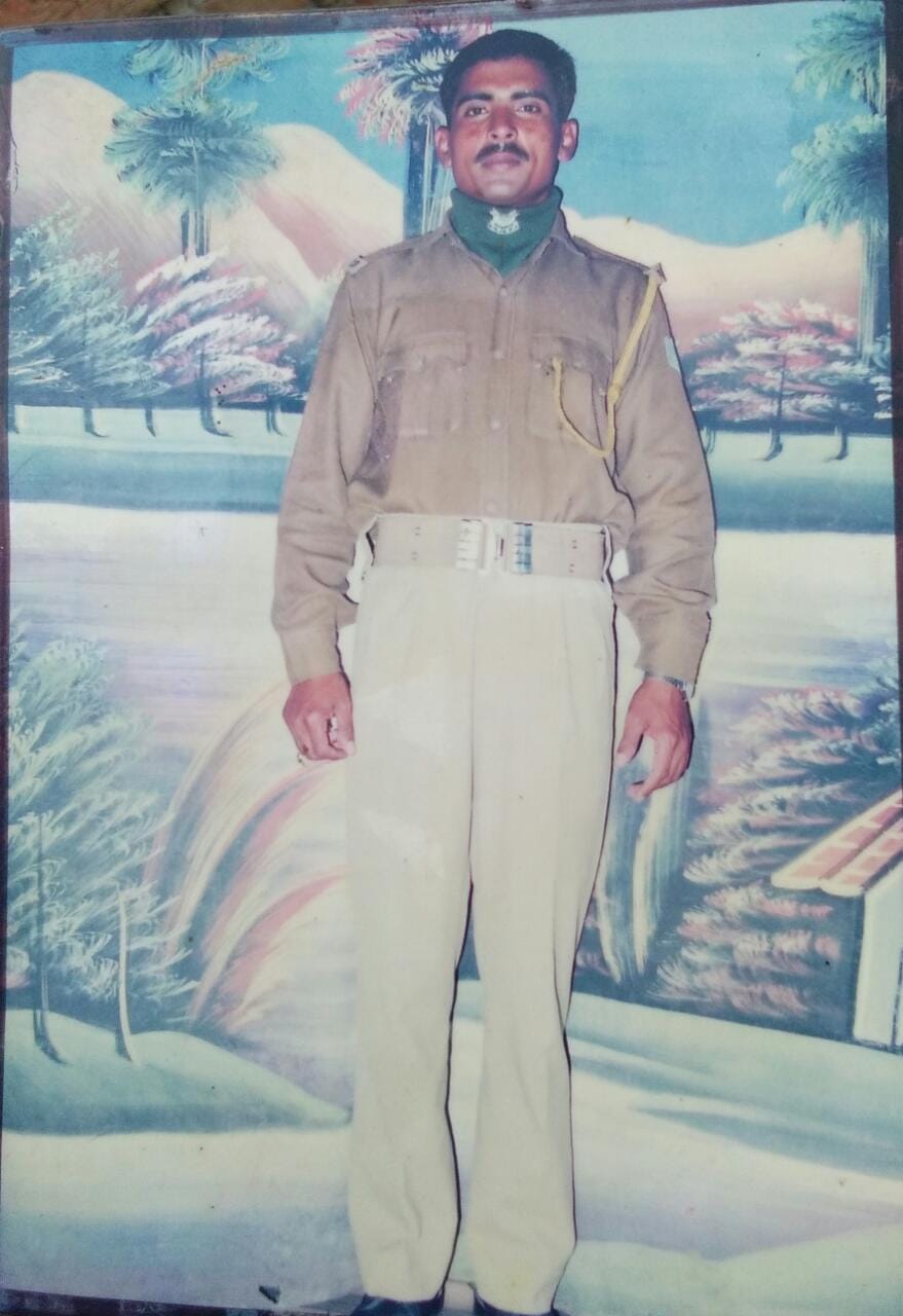 agra crpf man died in terrorist attack in amarnath