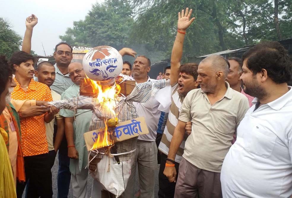 pepole of purvanchal protest for terrorist attack at amarnath devotee