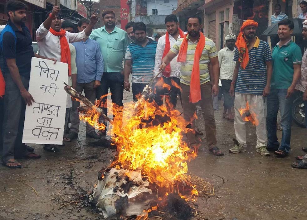 pepole of purvanchal protest for terrorist attack at amarnath devotee