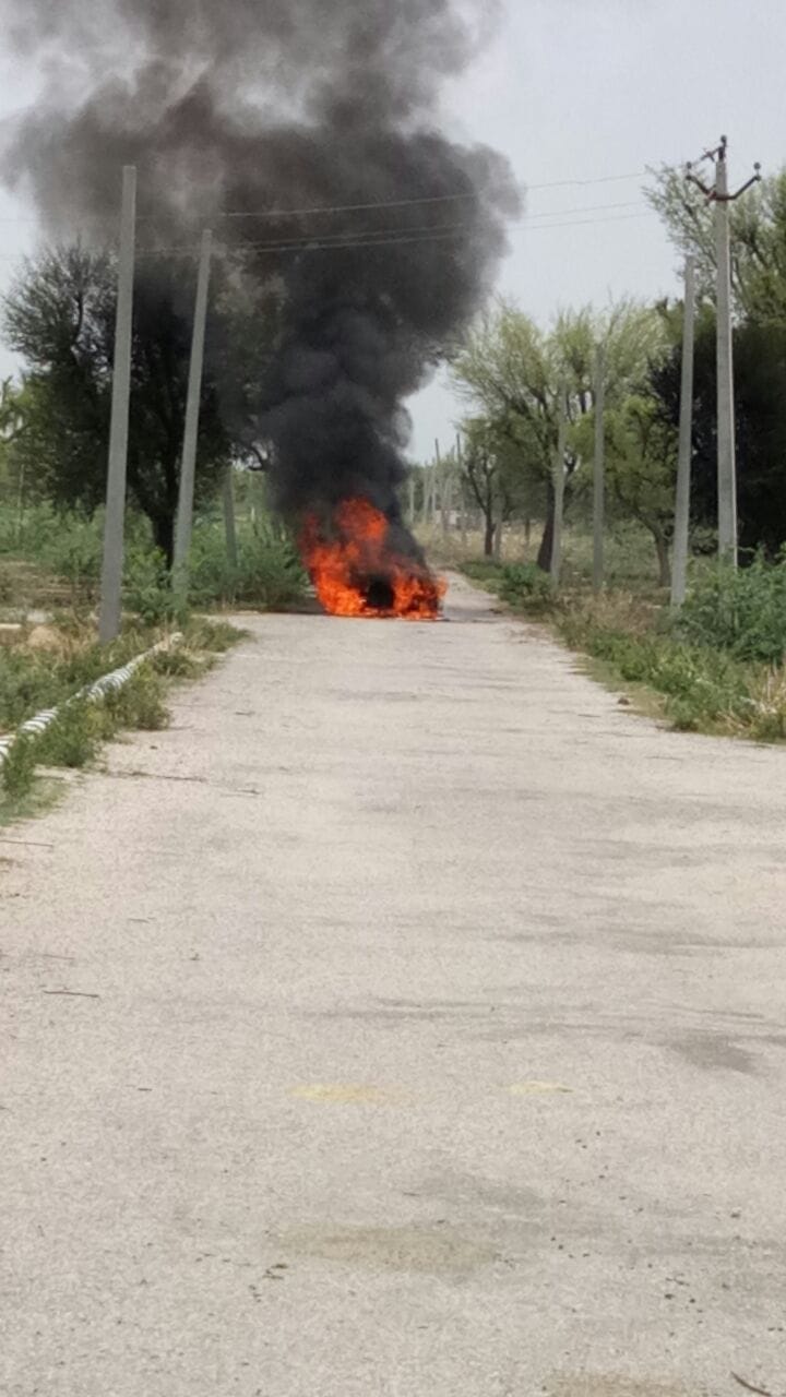 the fire broke out in car, father and son safe
