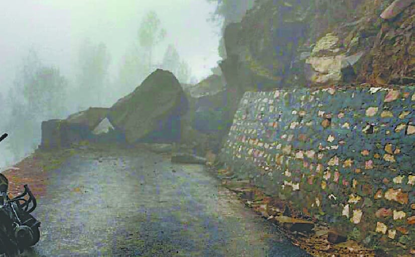 Pithauragarh-Dharchula road closed for seven and a half hours