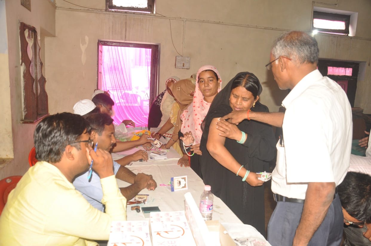 294 हज यात्रियों को लगे टीके