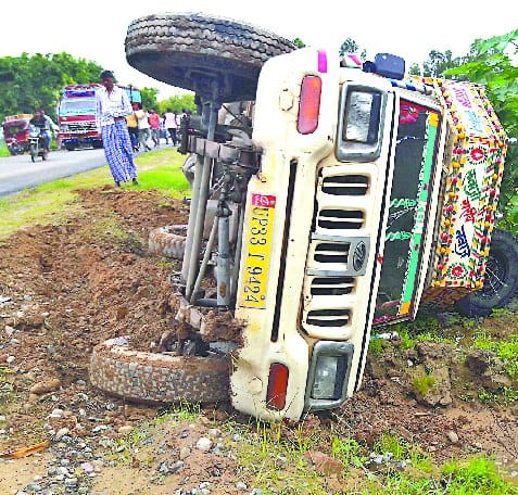 Reversal of uncontrolled tractor ditch, death of farmer