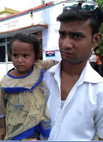 मासूम को बस अड्डे की बेंच पर छोड़ गई मां