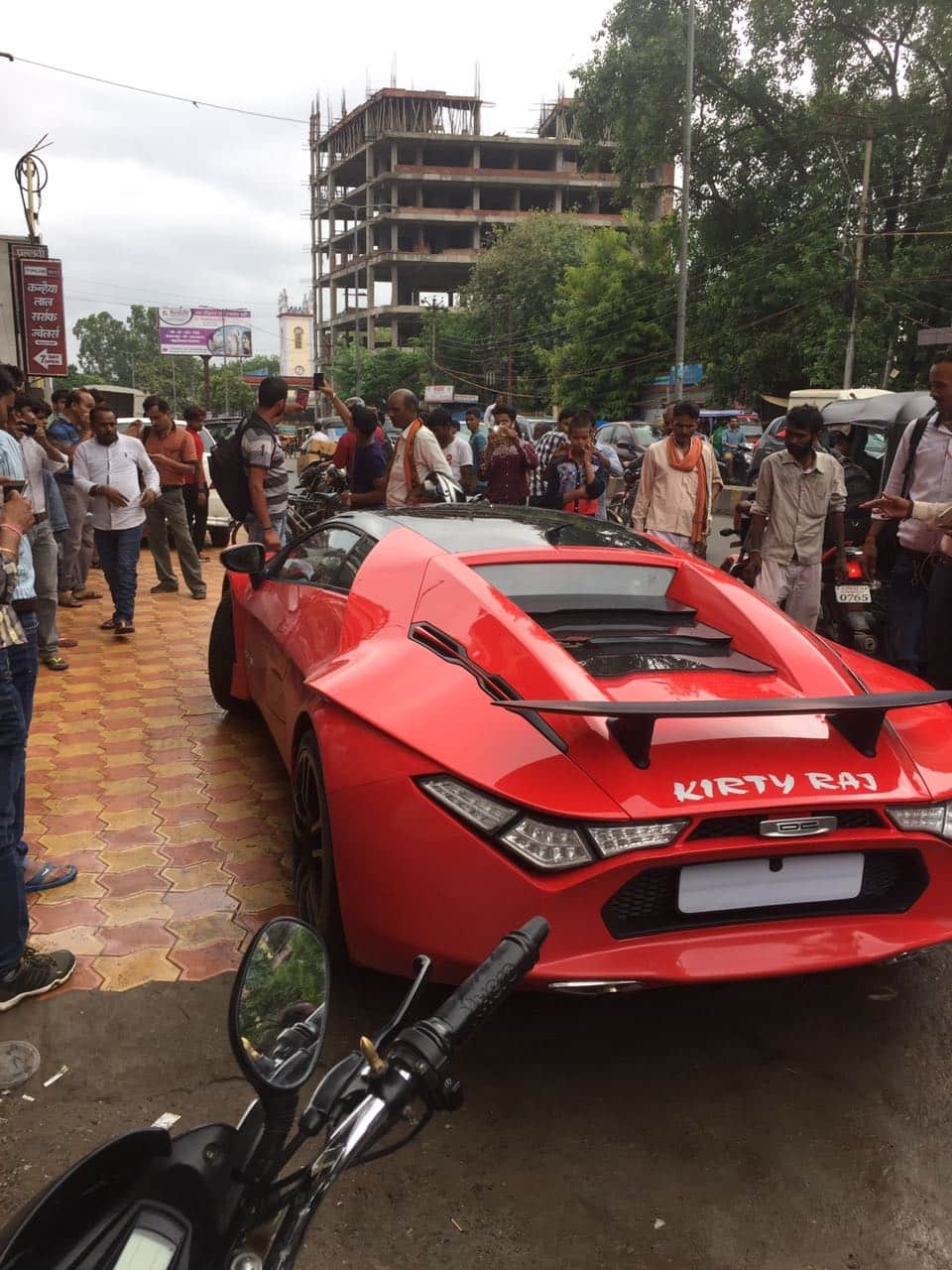 DC Avanti sports car passing through the streets of Varanasi, the queue for Selfie