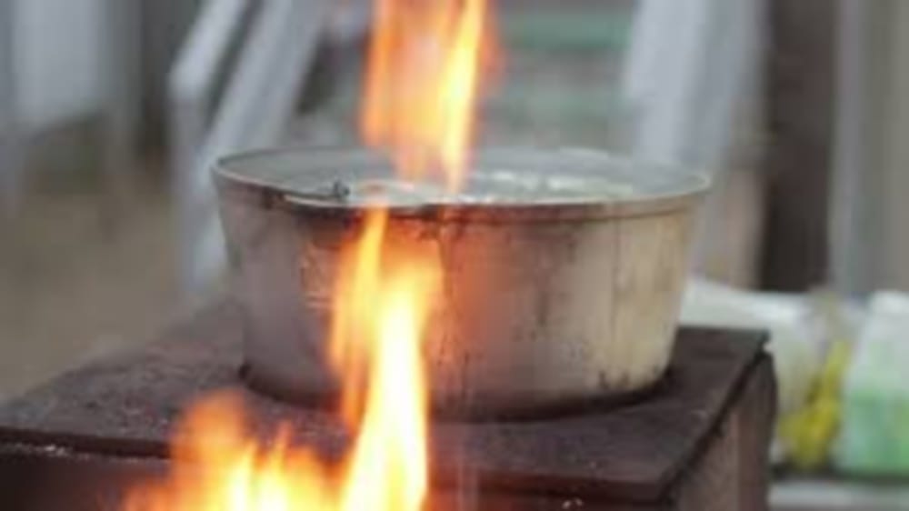 Cylinder flame while making tea, four scorching