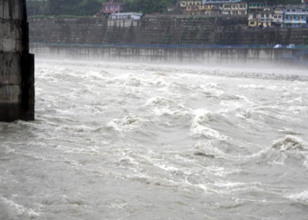 landslide and disaster after heavy rain in uttarakhand 