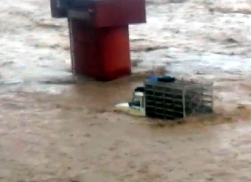 landslide and disaster after heavy rain in uttarakhand 