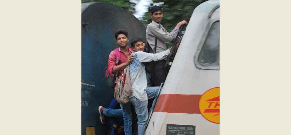 pictures of kanwar yatra will shock you that how these lord shiva devotees risking their life