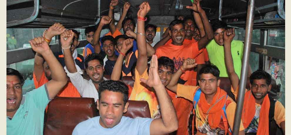 pictures of kanwar yatra will shock you that how these lord shiva devotees risking their life