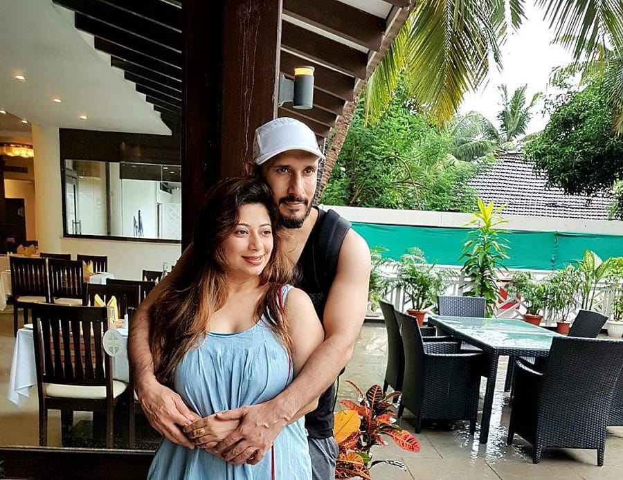 balika vadhu fame malini kapoor enjoying baby bump with hasband in goa