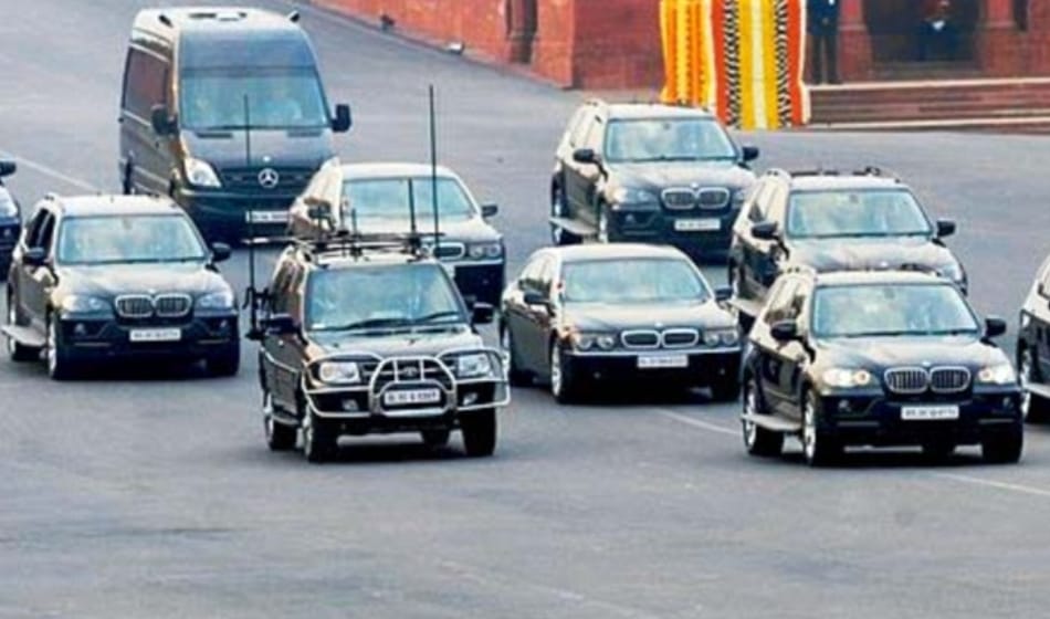 Former prime Minister Manmohan Singh convoy collided with escort in delhi 