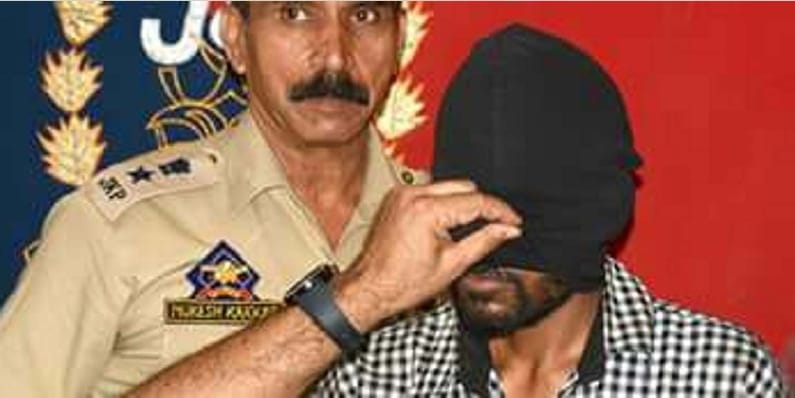 Sandeep was caught in Mir market