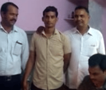 accountant trap taking bribe of 1 thousand rupees 