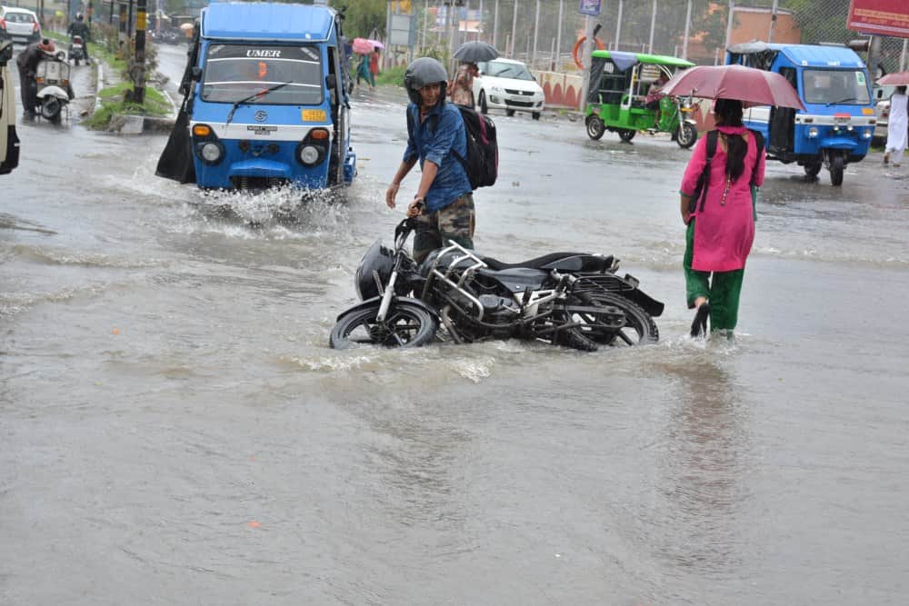 flood due to heavy rainfall in uttarakhand