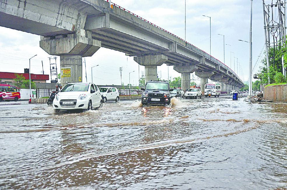rains made temperature low upto ten degrees