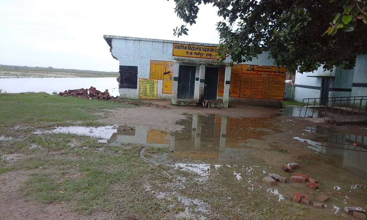 Ramganga's water level increased, part of the Pahruya school was in river