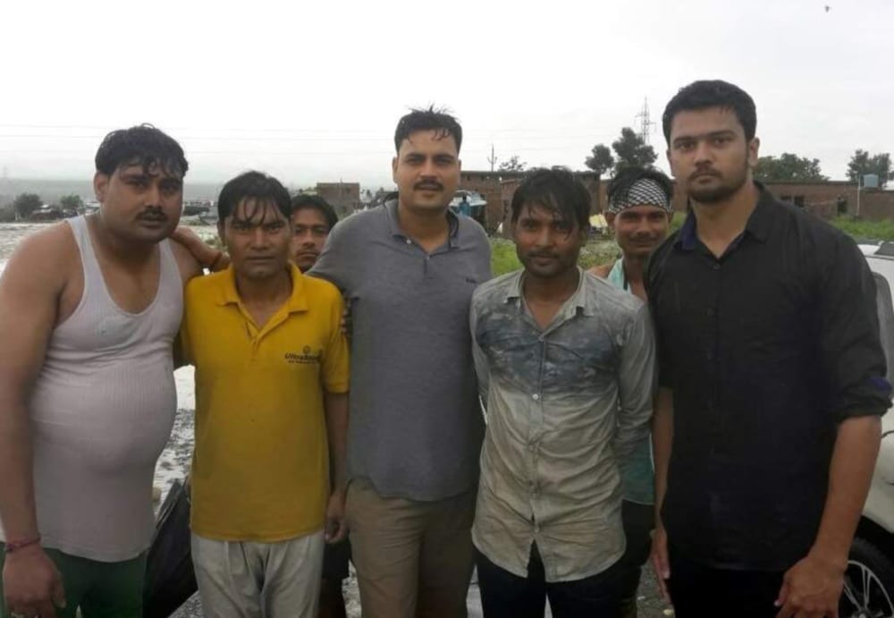 eleven people rescue in selakui by police team