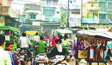 These are e-rickshaw stunts of narrow streets
