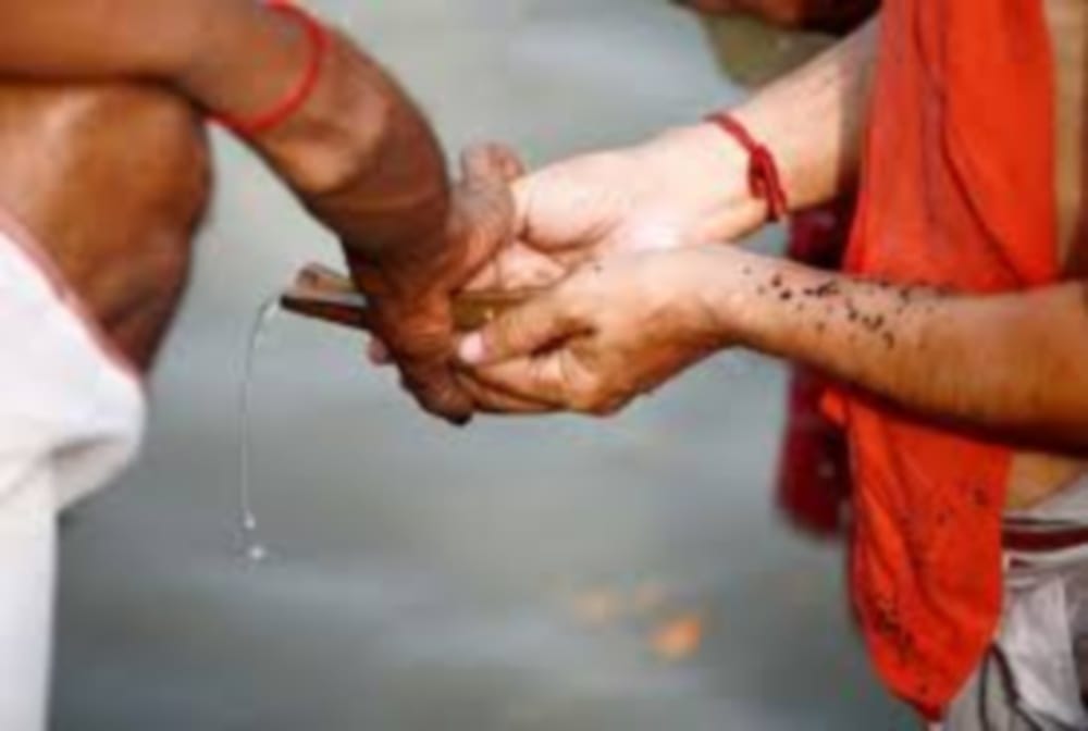 a saint arrested for making fraud with two minor kanwar