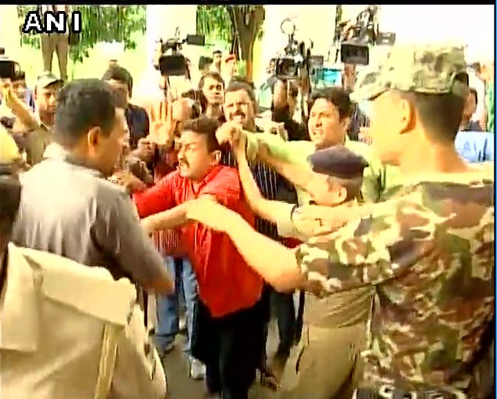 Media persons manhandled by security personnel of Tejashwi Yadav at Bihar Secretariat