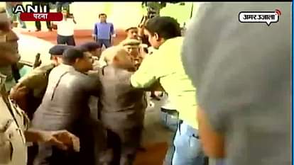 TEJASWI YADAV GUARDS BEAT REPORTER INFRONT OF SECRETARIAT IN PATNA