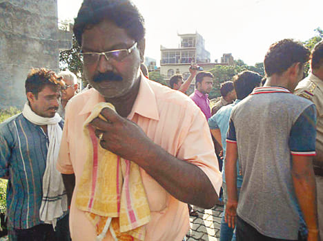 JE and municipal personnel pelted the temple after demolition