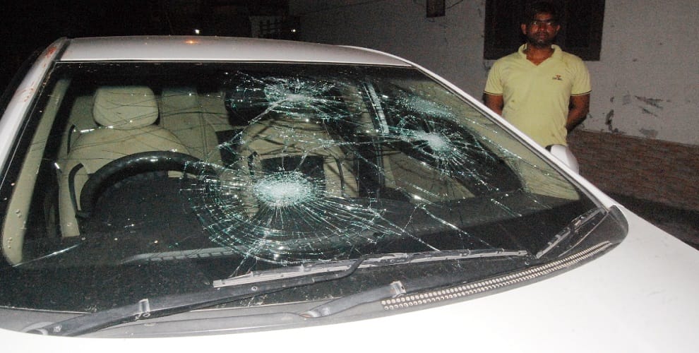 Attack on Congress leader Ramesh Dhigras car, beaten badly to relatives