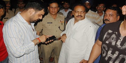 Attack on Congress leader Ramesh Dhigras car, beaten badly to relatives