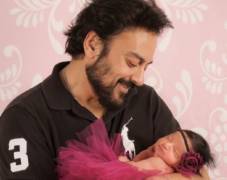 Adnan Sami shares first picture of Daughter Medina On Twitter