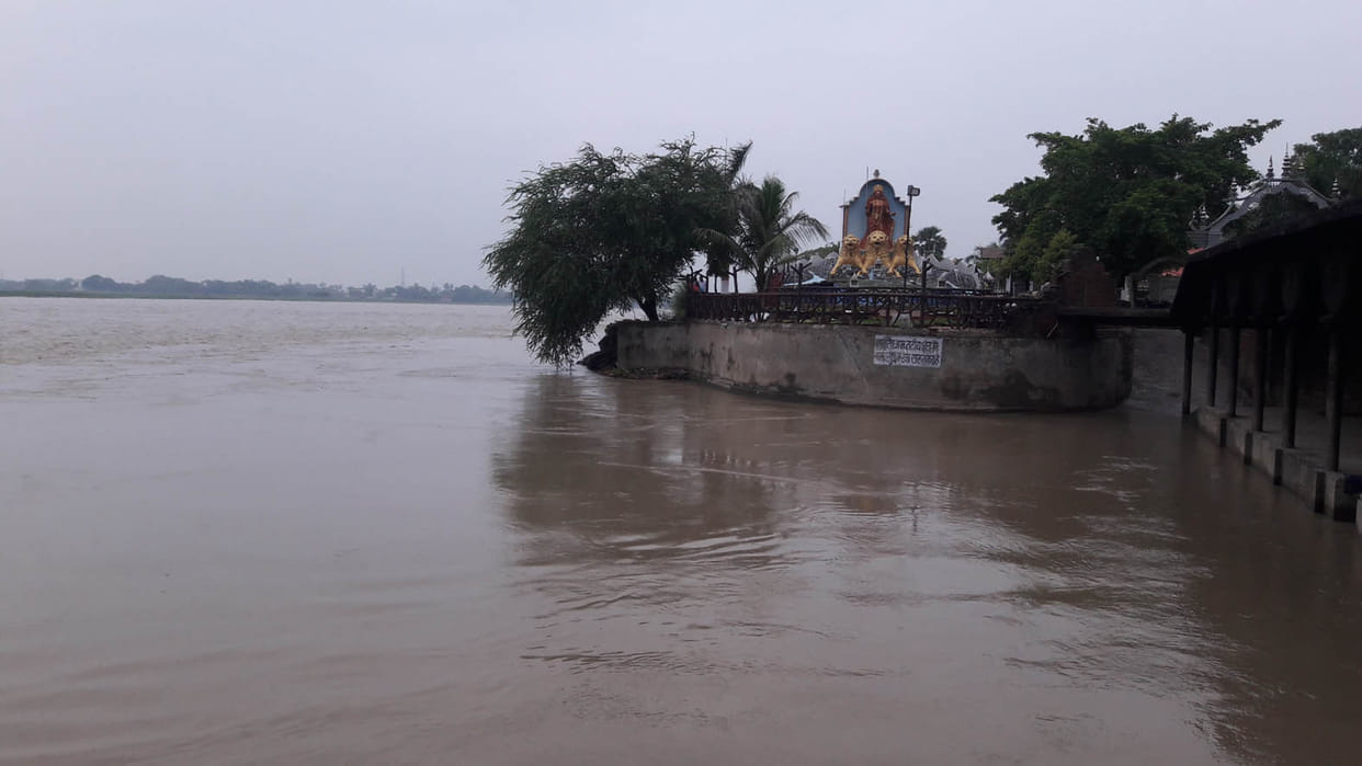  River water level steady, danger threatens