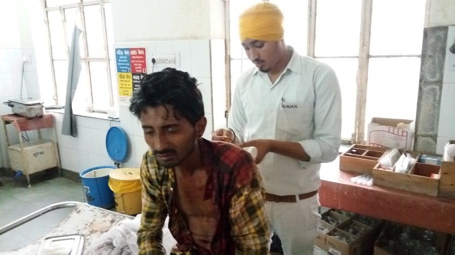 man who was safeguarding his wife badly beaten up by eve teasers in alwar
