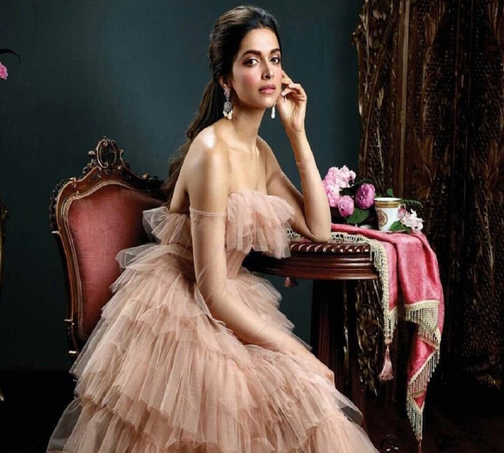 Deepika Padukon black and white photo shoot for axis bank 