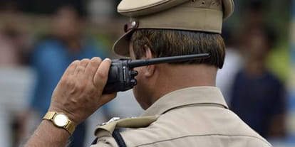 three policeman drunked and fighting out of the hospital at mahoba