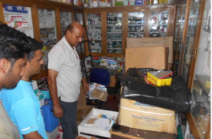 Thieves in two shops