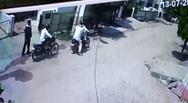 pregnant woman told about loot incident in agra