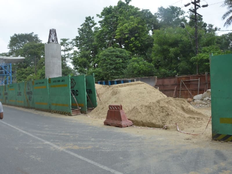 metro board fell on student, on the spot death
